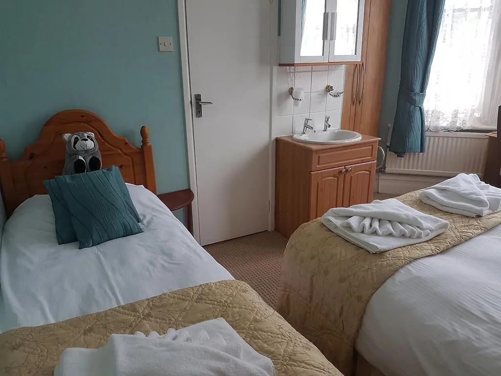 Guest house Sandbar Beach House - Family And Couples Only Bournemouth